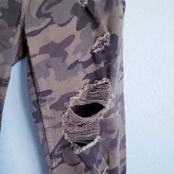 Zara Camouflage Distressed Raw Hem Jeans - Picture 4 of 9